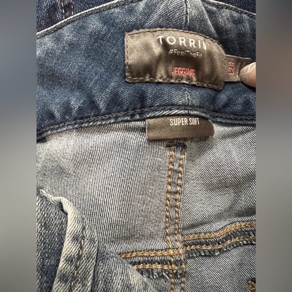 Torrid Bombshell Skinny Premium Stretch High-Rise Destructed Jean - Picture 6 of 6